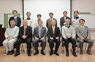 各拠点の事例を発表したメンバー